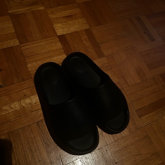Black slides - Picture 2 of 2